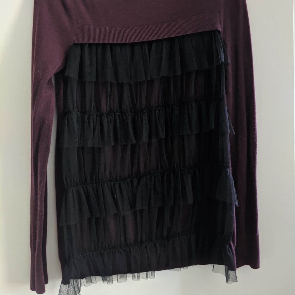 Sweater with ruffles on back